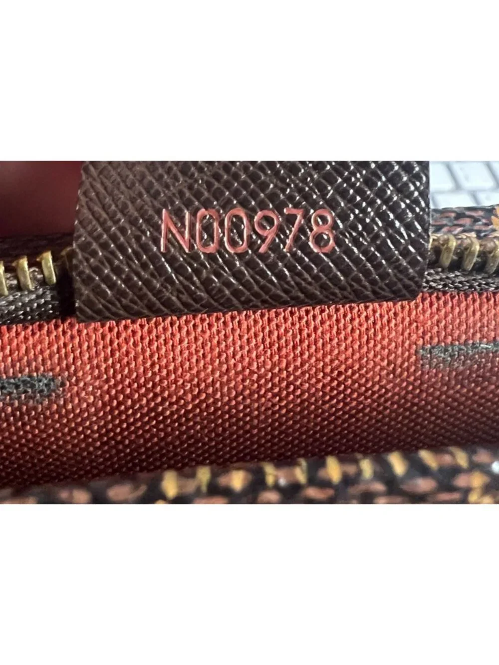 AUTHENTIC LOUIS VUITTON DAMIER POCHETTE HANDBAG